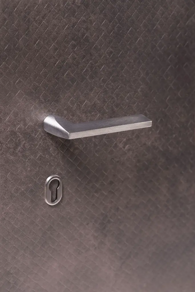 Atlanta with standard escutcheon cylinder hole satin chrome.webp