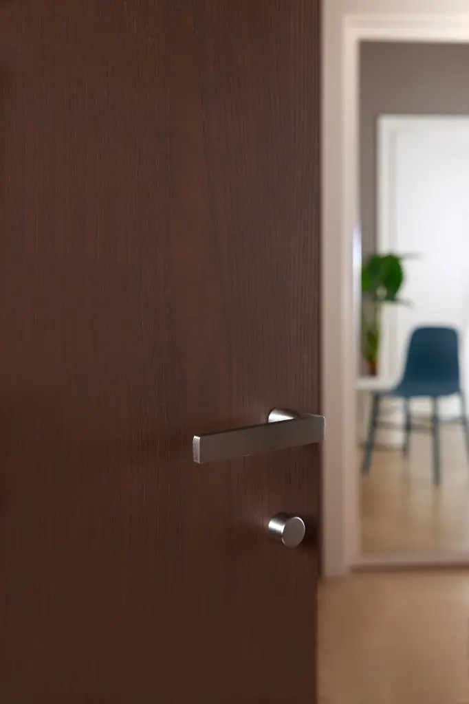 Wooden door Baar handle and Punto privacy set satin chrome finsh.webp