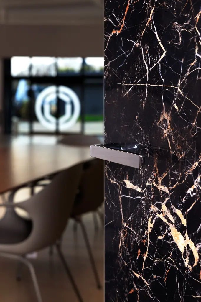 Marble door - Baar handle Polished chrome finish.webp