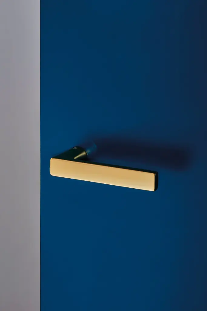 Nuda handle mod. Baar fin. 24 kt gold.webp