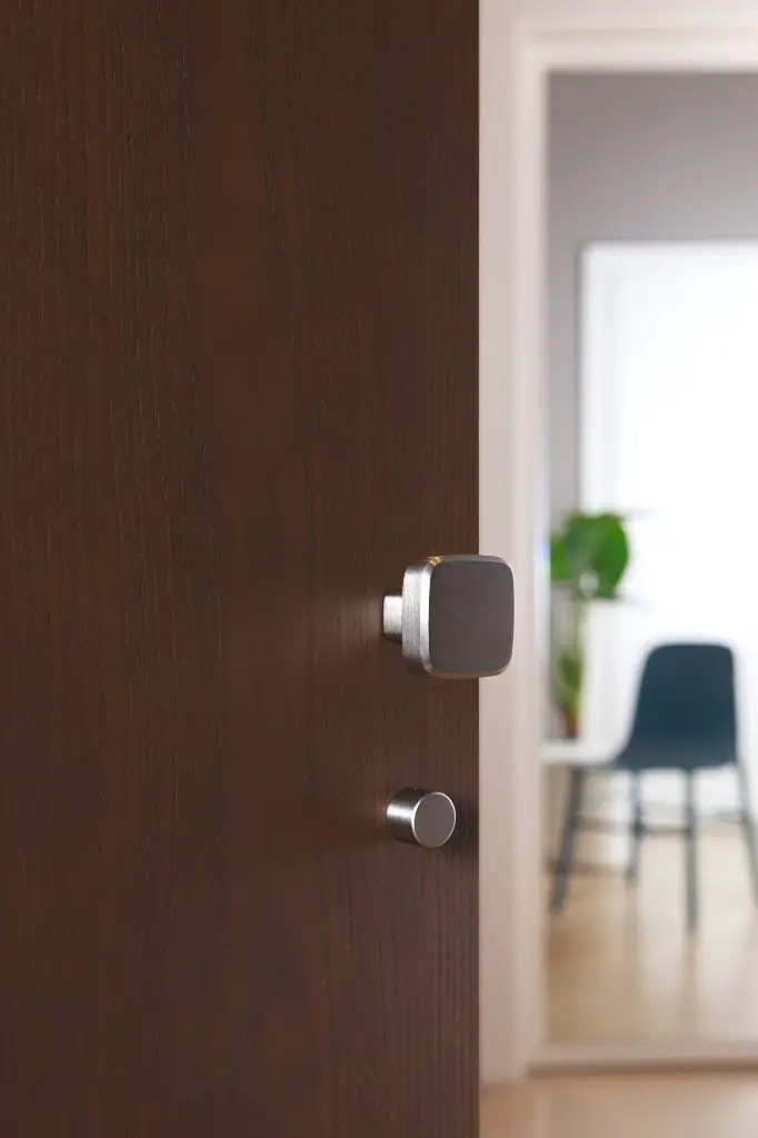 Wooden door Cham knob and Punto privacy set satin chrome finish.webp