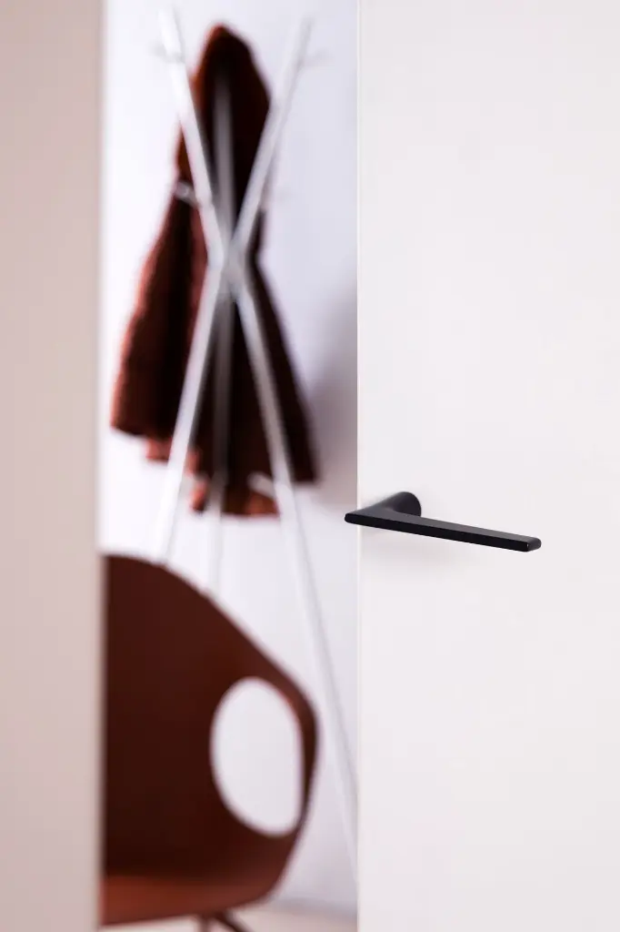 White door - Lieve handle Etna black finish.webp