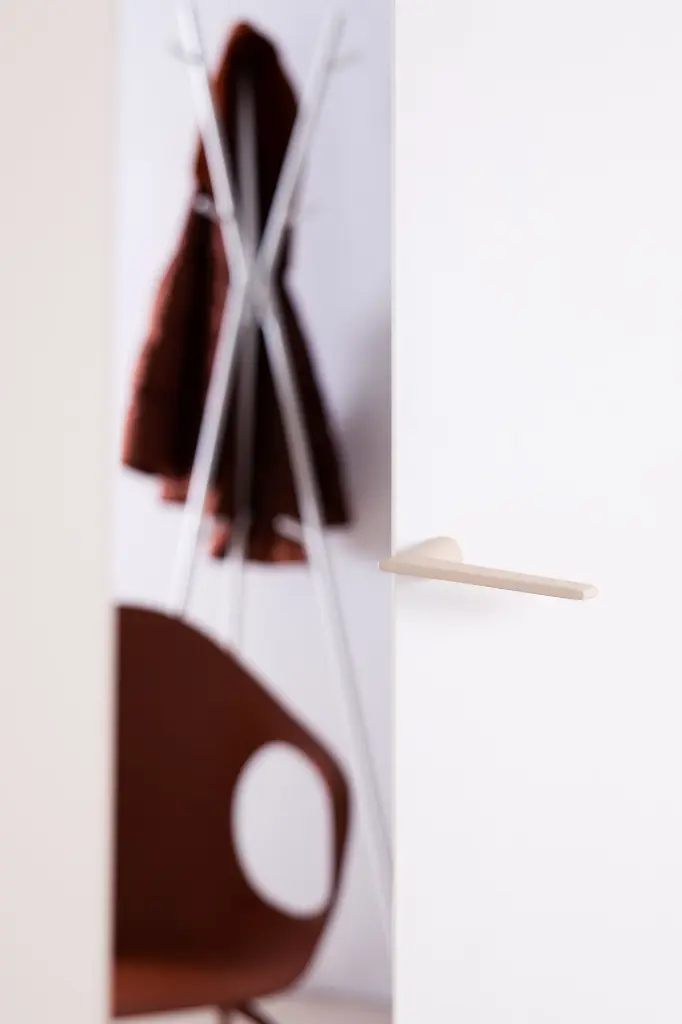 White door - Lieve handle Moon grey finish.webp