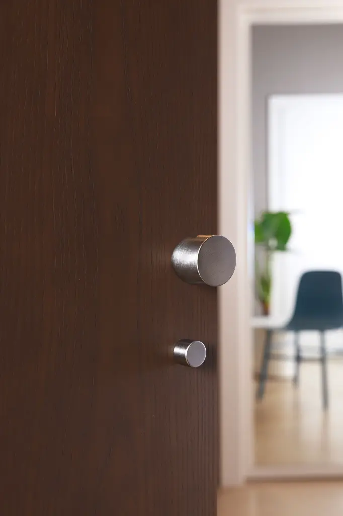 Wooden door Lui knob and Punto privacy set satin chrome finish.webp