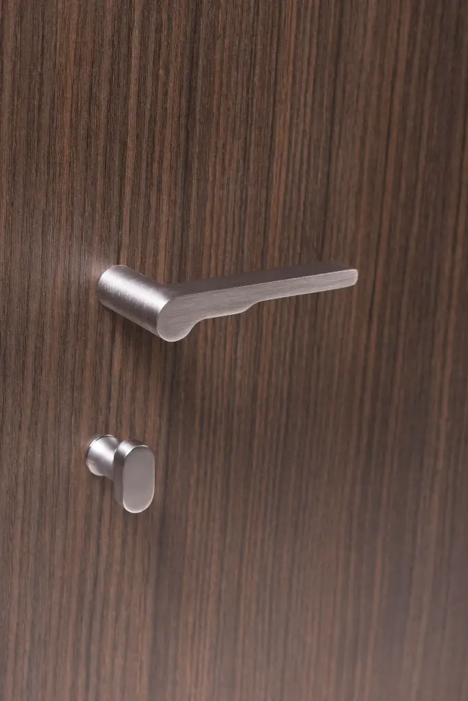 Maniglia Nuda Mod. Wind con Nottolino Cromo stainato.webp