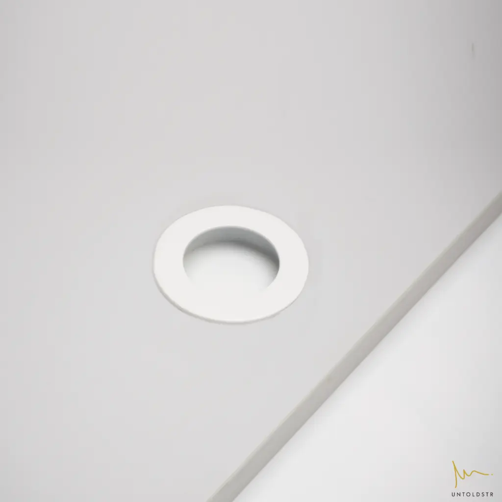 RCS029_white_panel.webp