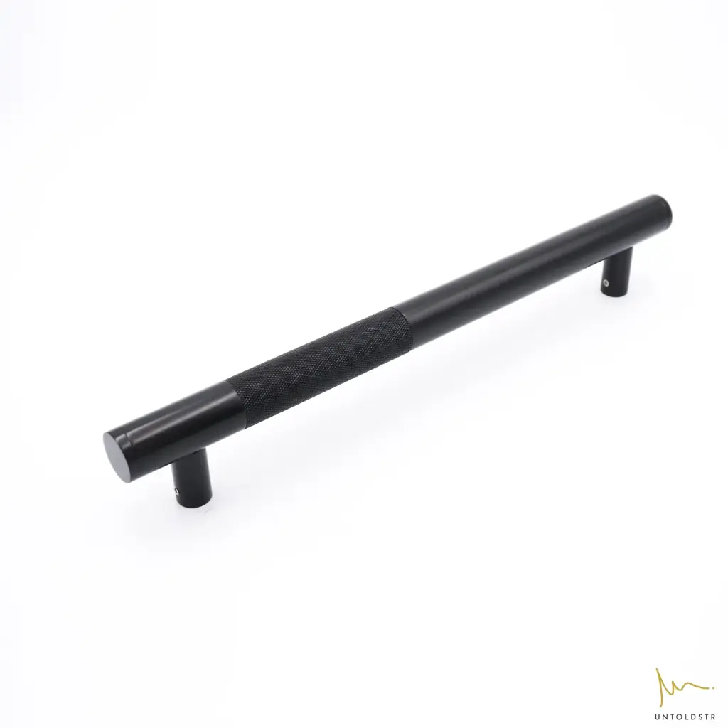 1033 KNURLED SOLID DOOR PULL