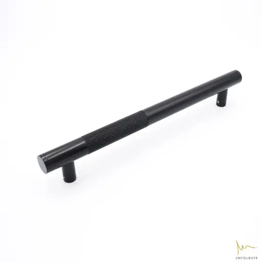1033 KNURLED SOLID DOOR PULL